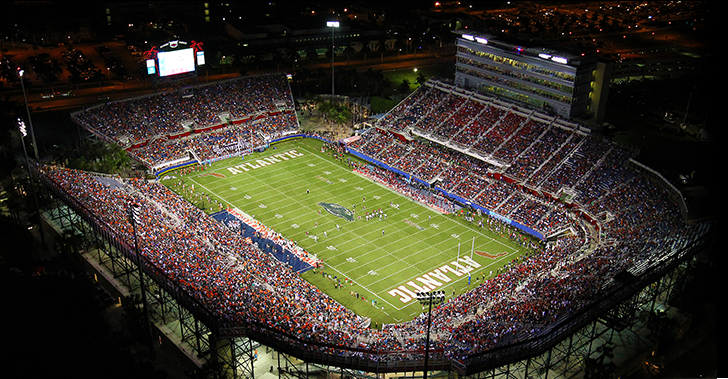 抖M女仆 stadium aerial view during a game